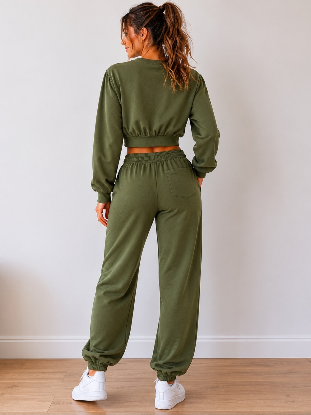 Londre Super Soft Cropped Sweatshirt and Jogger Sweatpants Set in Kauai Green - Picture 3 of 13